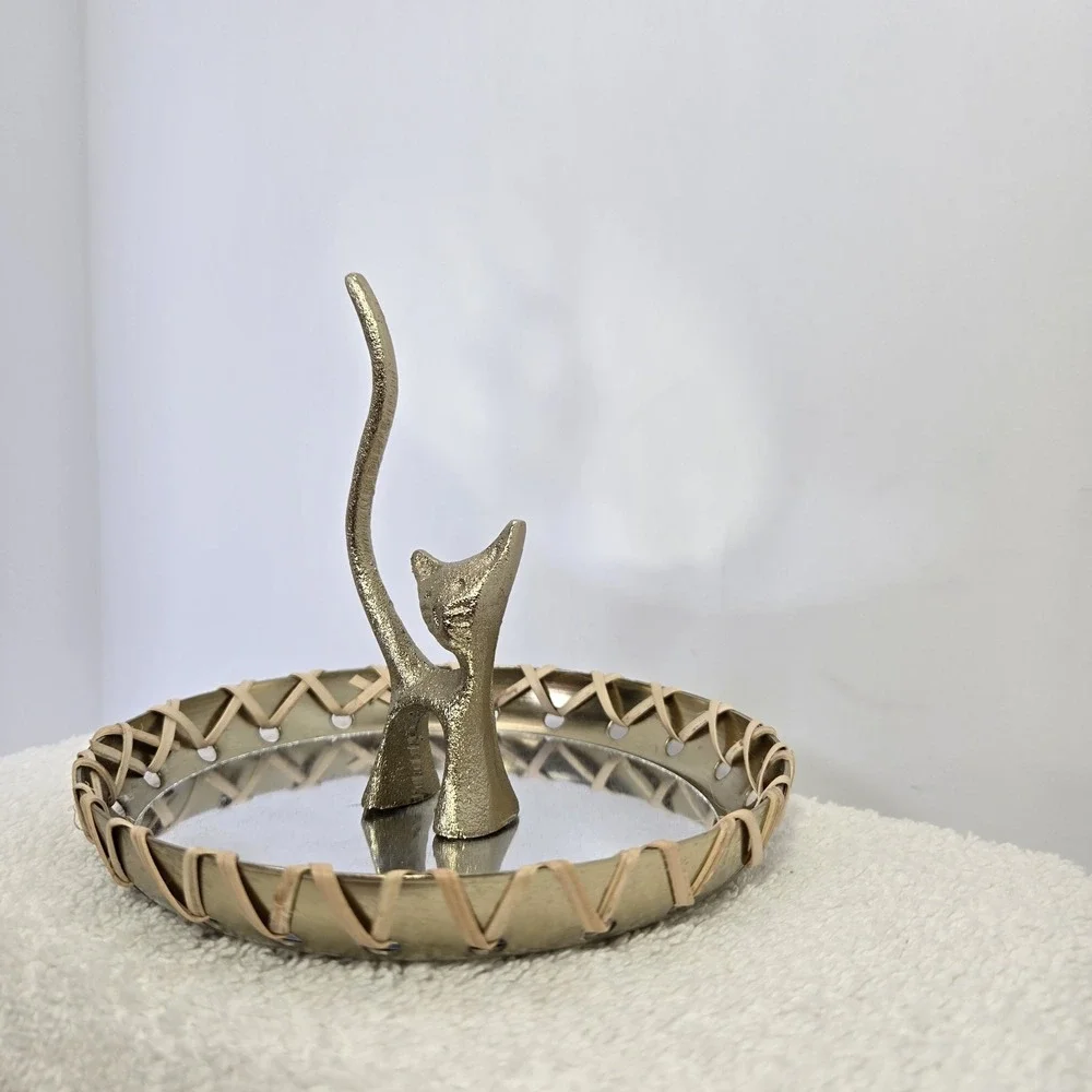 Brass Tone Cat Mirrored Ring Holder Trinket Dish Straw Woven Plate Shelf Sitter